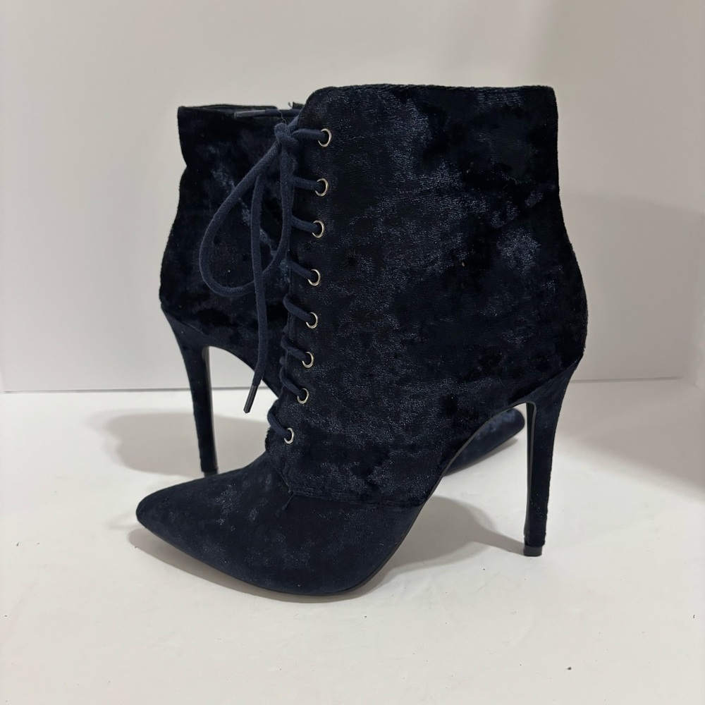 Brand New Justfab Navy Blue 4.5 High‎ Heel Velvet
Lace Up Boots Size 7.5